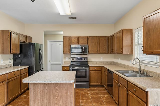 9302 Bartlett Fls, San Antonio, TX 78250