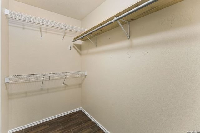 9302 Bartlett Fls, San Antonio, TX 78250