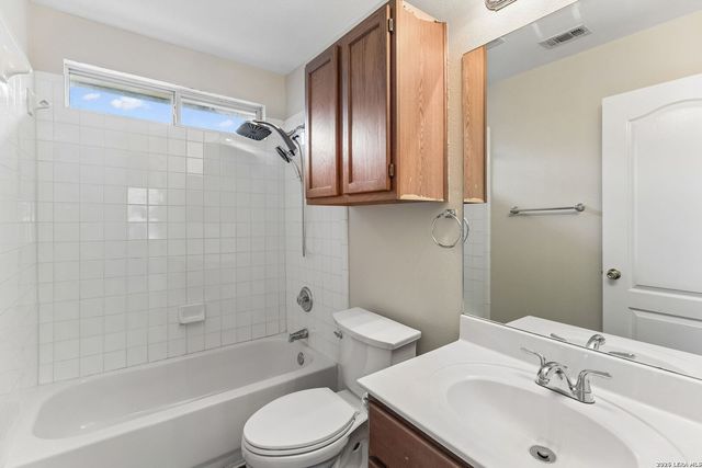 9302 Bartlett Fls, San Antonio, TX 78250