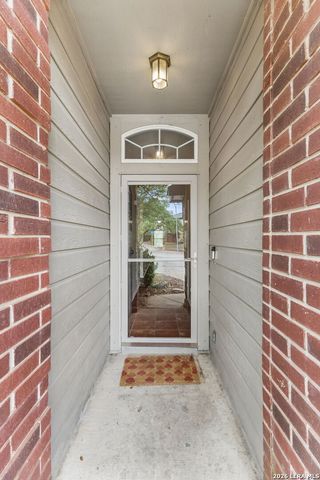 9302 Bartlett Fls, San Antonio, TX 78250