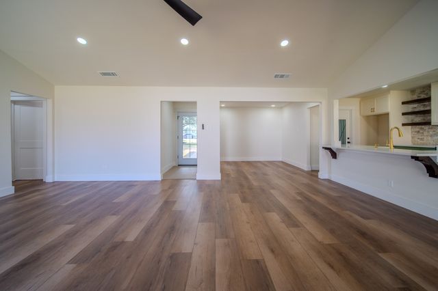 415 Dow Ross Boulevard, Duncanville, TX 75116