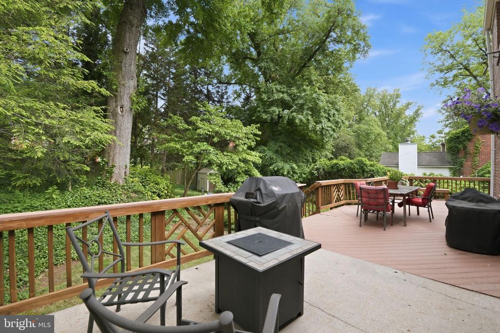 Image 16 of property listing at 9601 BRUCE DR, Silver Spring, MD 20901