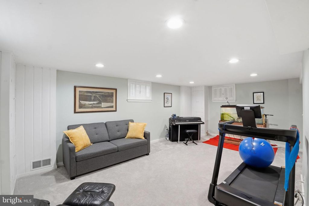 Image 25 of property listing at 9601 BRUCE DR, Silver Spring, MD 20901