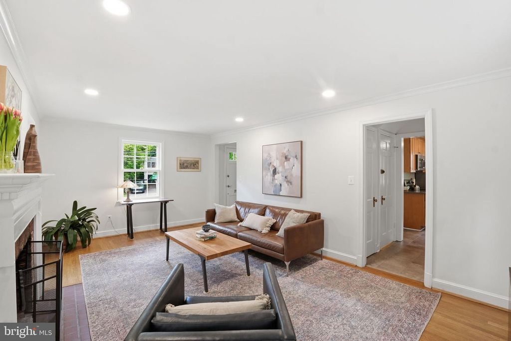 Image 4 of property listing at 9601 BRUCE DR, Silver Spring, MD 20901