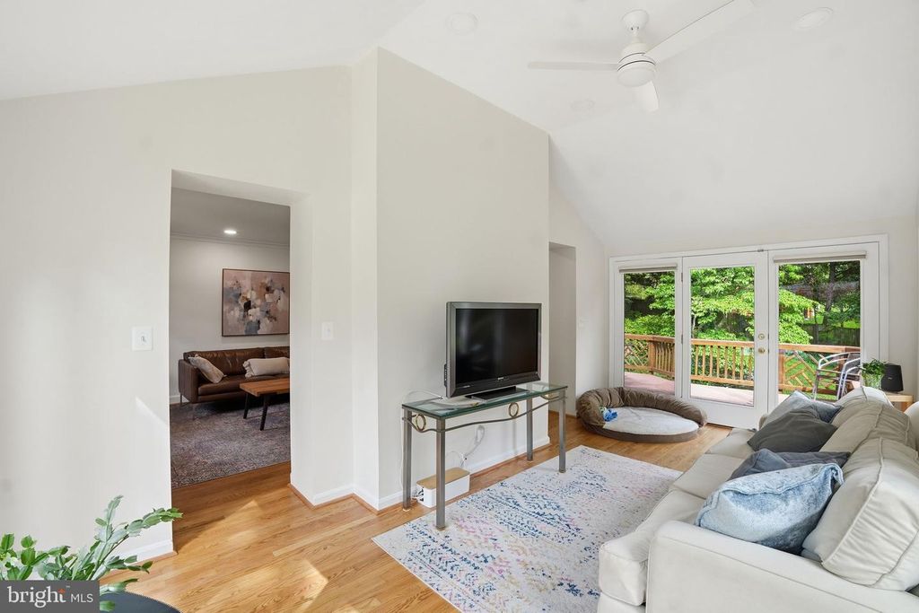 Image 7 of property listing at 9601 BRUCE DR, Silver Spring, MD 20901