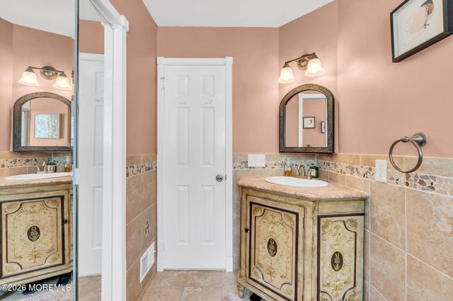 25 Gladiola Drive, Howell, NJ 07731