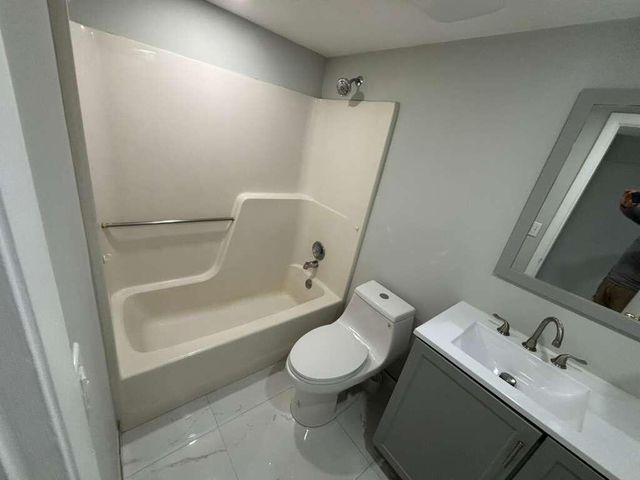 21913 Lake Forest Circle 201, Boca Raton, FL 33433