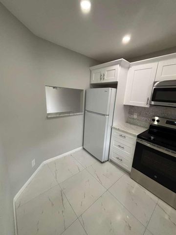 21913 Lake Forest Circle 201, Boca Raton, FL 33433