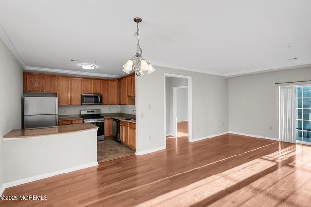 325 Regency Place, Woodbridge, NJ 07095