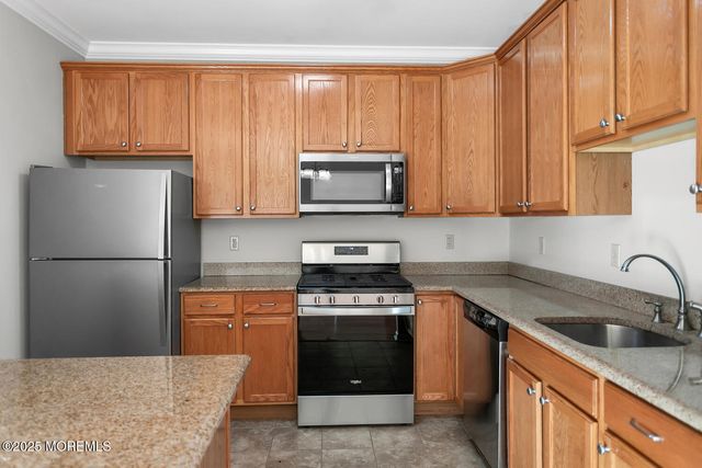 325 Regency Place, Woodbridge, NJ 07095