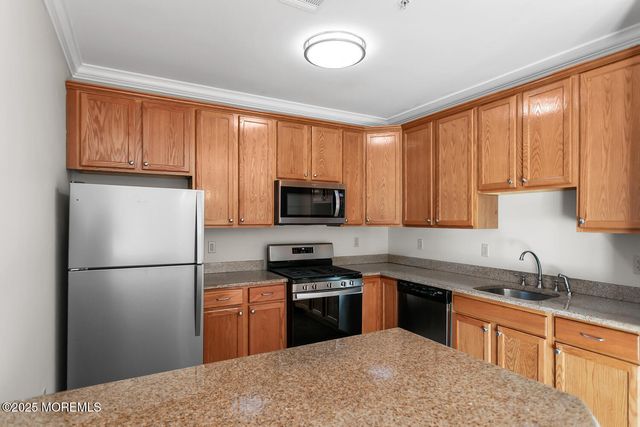 325 Regency Place, Woodbridge, NJ 07095