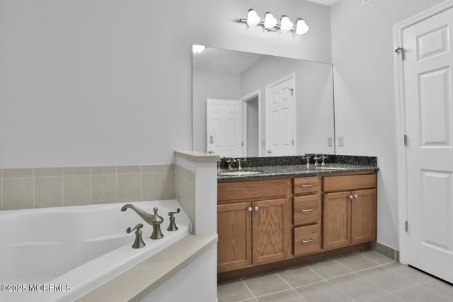 325 Regency Place, Woodbridge, NJ 07095