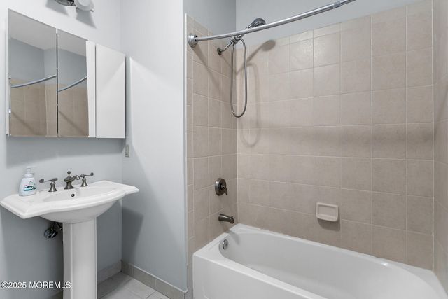 325 Regency Place, Woodbridge, NJ 07095