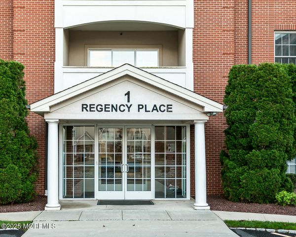 325 Regency Place, Woodbridge, NJ 07095