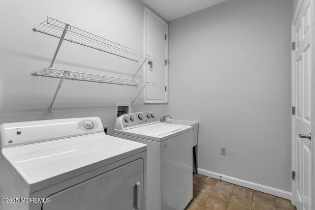 325 Regency Place, Woodbridge, NJ 07095