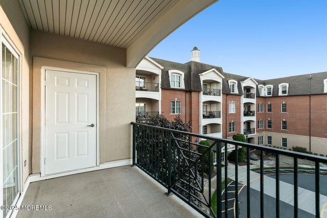 325 Regency Place, Woodbridge, NJ 07095