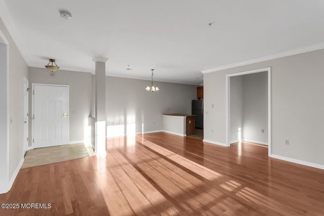 325 Regency Place, Woodbridge, NJ 07095