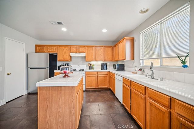 45614 Barham, Lancaster, CA 93534