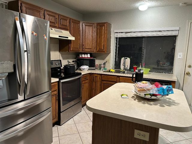 823 Blue Oak Drive, Lewisville, TX 75067