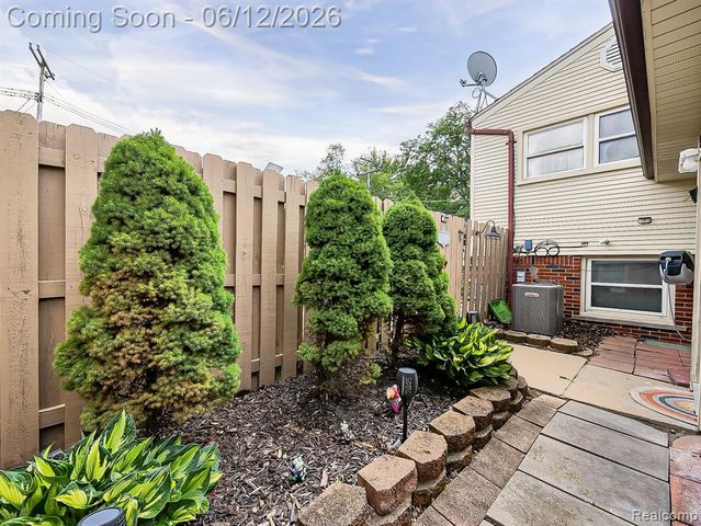 29835 Hillbrook Street, Livonia, MI 48152