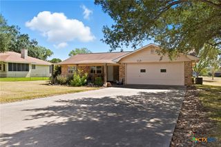1307 Summit Drive, Gonzales, TX 78629