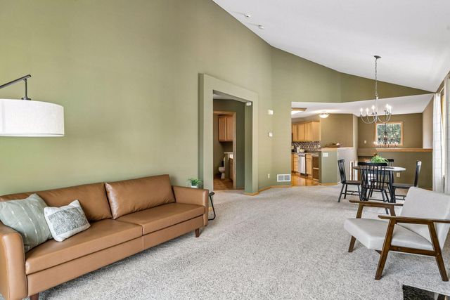 10264 Country Club Alcove, Woodbury, MN 55129