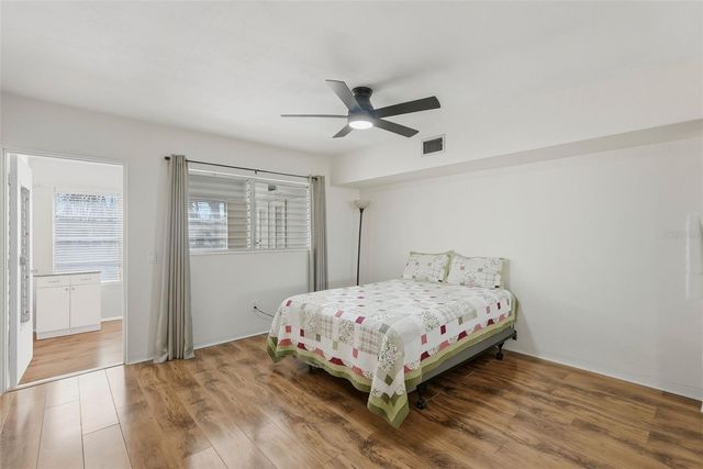 5664 40TH TERRACE N 430, Kenneth City, FL 33709