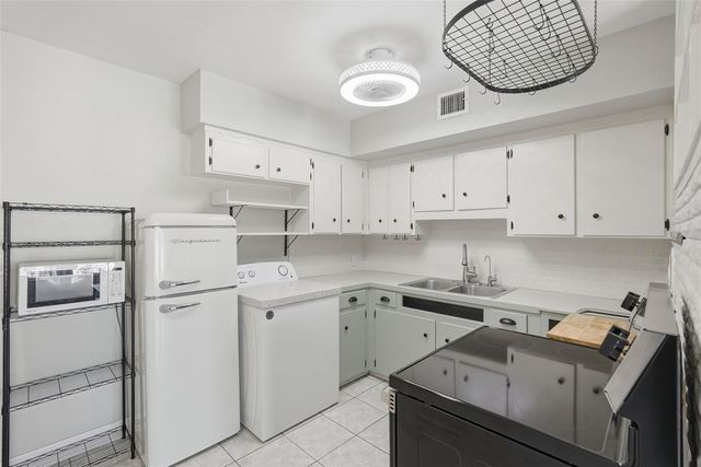 5664 40TH TERRACE N 430, Kenneth City, FL 33709