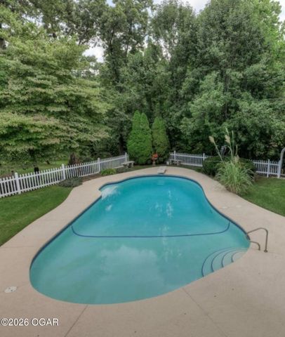 16 Wildwood Drive, Joplin, MO 64804