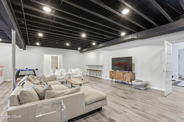 16 Wildwood Drive, Joplin, MO 64804