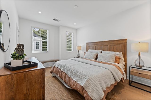 412 Neyland Street D, Houston, TX 77022