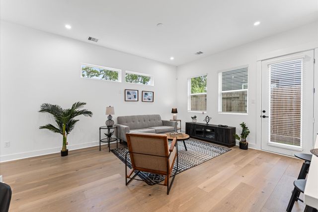 412 Neyland Street D, Houston, TX 77022