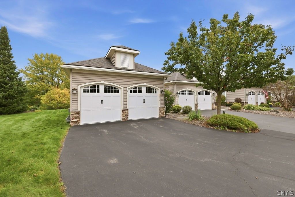 119 Star Gaze Circle, Manlius, NY 13066