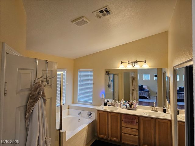 3732 SHIMMERING CREEK Avenue, North Las Vegas, NV 89031