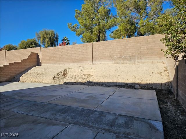 3732 SHIMMERING CREEK Avenue, North Las Vegas, NV 89031