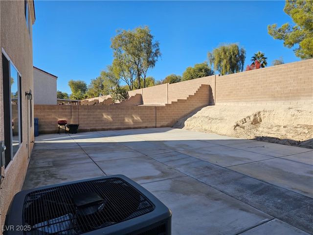 3732 SHIMMERING CREEK Avenue, North Las Vegas, NV 89031