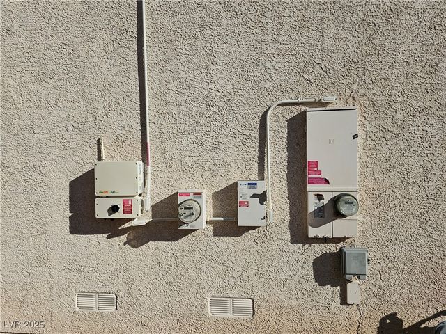 3732 SHIMMERING CREEK Avenue, North Las Vegas, NV 89031