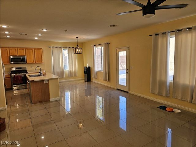 3732 SHIMMERING CREEK Avenue, North Las Vegas, NV 89031