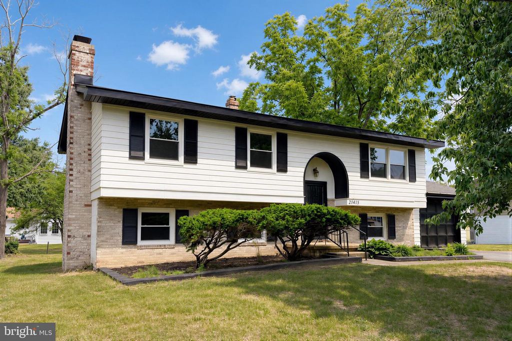 Image 1 of property listing at 21415 WILLIAMS DR, Lexington Park, MD 20653
