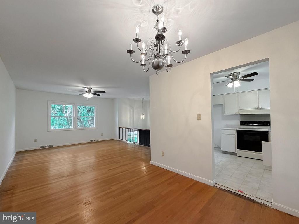 Image 10 of property listing at 21415 WILLIAMS DR, Lexington Park, MD 20653