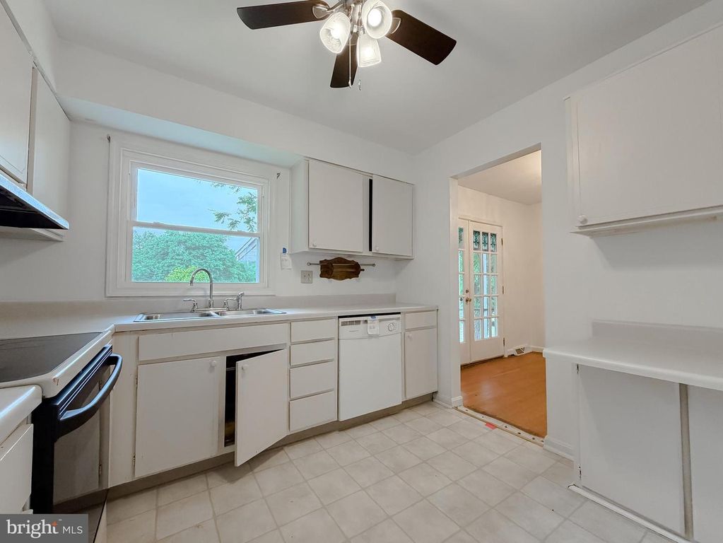 Image 12 of property listing at 21415 WILLIAMS DR, Lexington Park, MD 20653