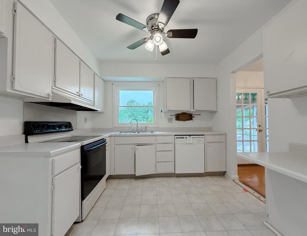Image 13 of property listing at 21415 WILLIAMS DR, Lexington Park, MD 20653