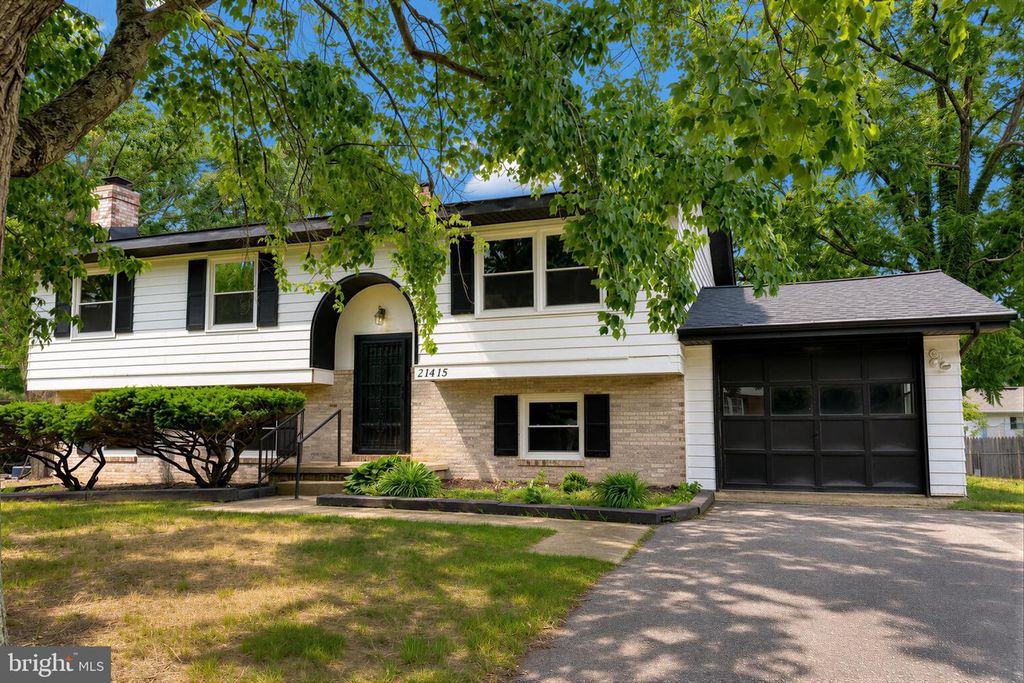 Image 2 of property listing at 21415 WILLIAMS DR, Lexington Park, MD 20653
