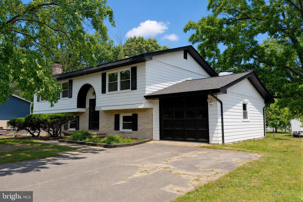 Image 3 of property listing at 21415 WILLIAMS DR, Lexington Park, MD 20653