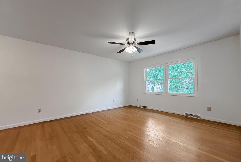 Image 4 of property listing at 21415 WILLIAMS DR, Lexington Park, MD 20653