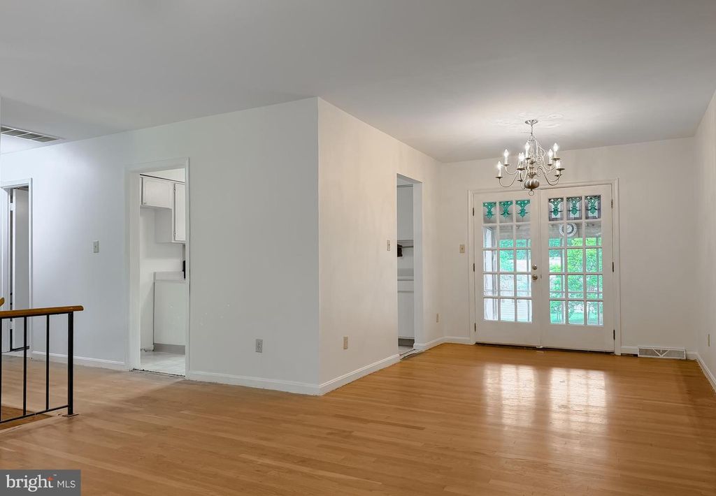 Image 7 of property listing at 21415 WILLIAMS DR, Lexington Park, MD 20653