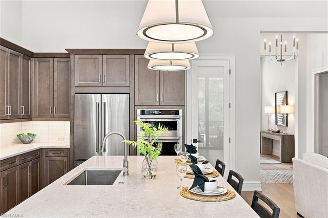 2935 Coco Lakes DR, Naples, FL 34105