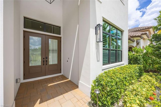 2935 Coco Lakes DR, Naples, FL 34105