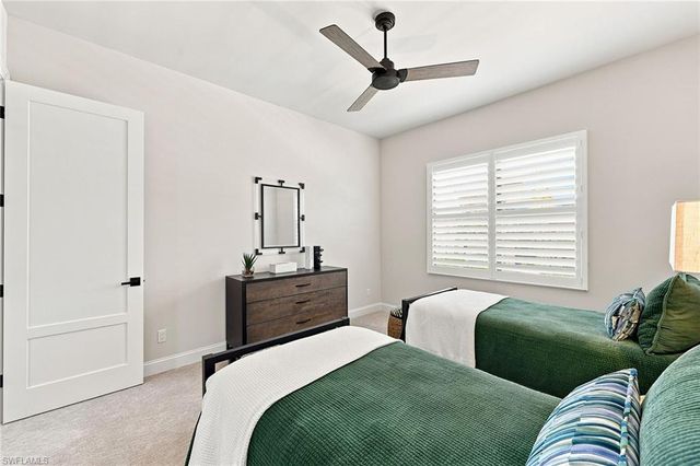 2935 Coco Lakes DR, Naples, FL 34105