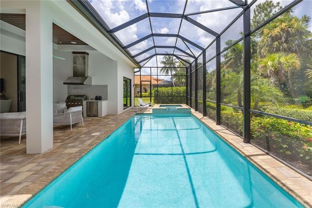 2935 Coco Lakes DR, Naples, FL 34105